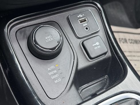 Used 2019 Jeep Compass Limited AWD/4WD image 17