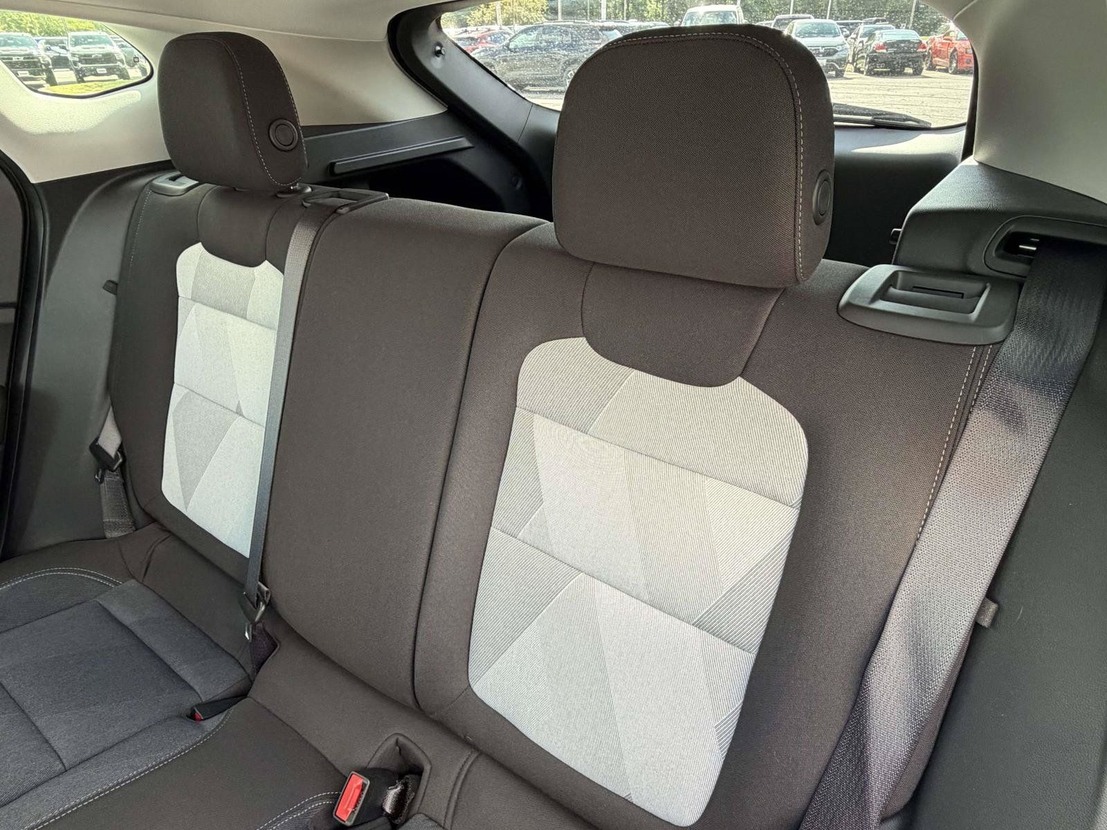 Used 2024 Chevrolet Trax LS w/ LS Convenience Package FWD image 25