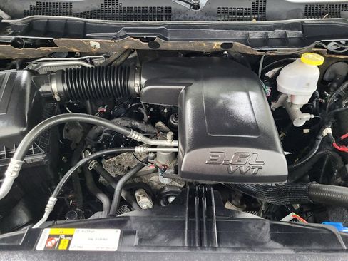 Used 2022 RAM 1500 Classic SLT AWD/4WD image 30