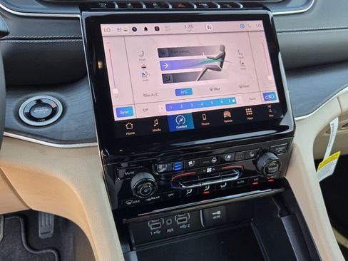 New 2025 Jeep Grand Cherokee Limited w/ Luxury Tech Group II image 12