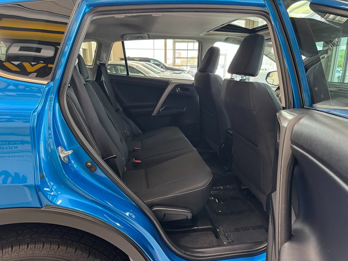 Used 2016 Toyota RAV4 XLE AWD/4WD image 46