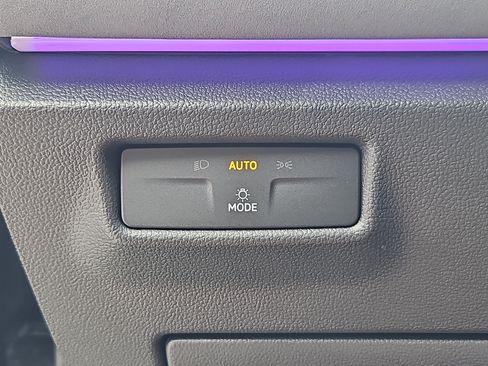 Certified 2026 Volkswagen Tiguan SE AWD/4WD image 10