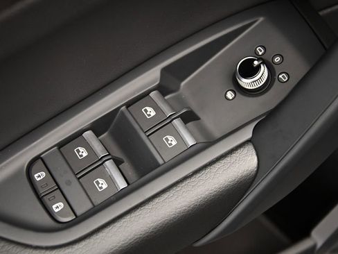 Certified 2025 Audi Q5 2.0T Premium image 31