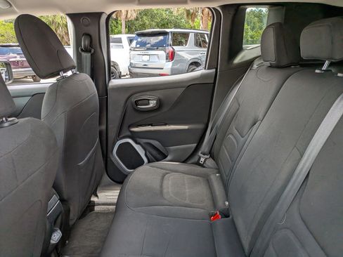 Used 2018 Jeep Renegade Latitude FWD image 14