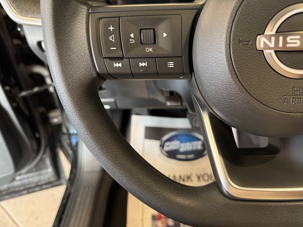 Used 2025 Nissan Kicks SV FWD image 11