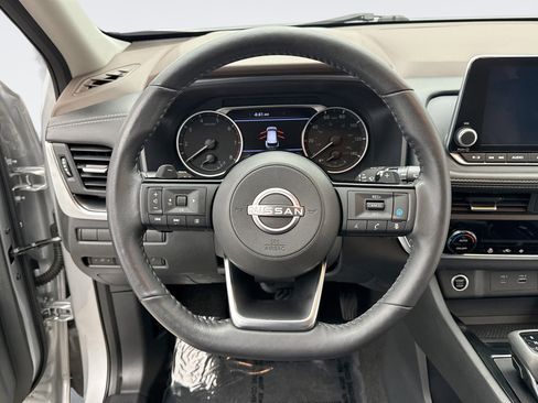 Used 2023 Nissan Rogue SV w/ SV Premium B Package image 12