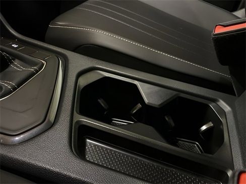 Used 2022 Volkswagen Tiguan SE image 50