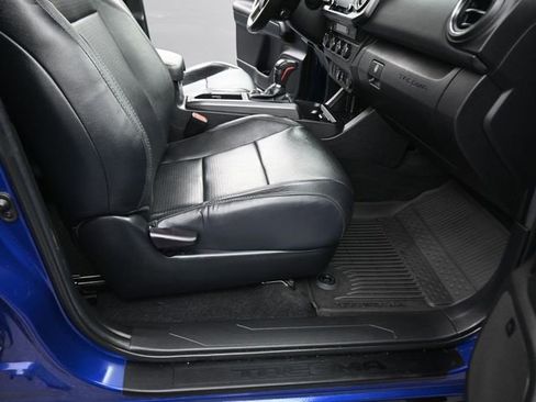 Used 2022 Toyota Tacoma TRD Off-Road w/ TRD Premium Off Road Package image 37