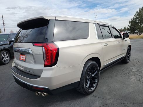 Used 2022 GMC Yukon XL Denali w/ Denali Ultimate Package image 4