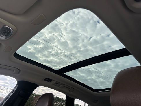 Used 2019 Volvo XC60 T5 Momentum w/ Multimedia Package image 15