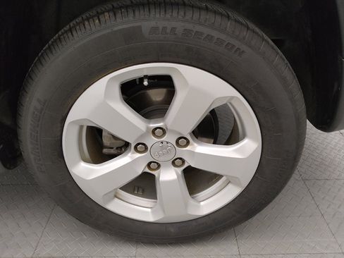Used 2019 Jeep Compass Latitude w/ Popular Equipment Group FWD image 31