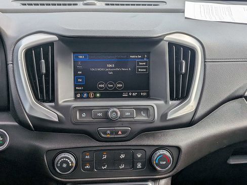 Used 2024 GMC Terrain SLE FWD image 17