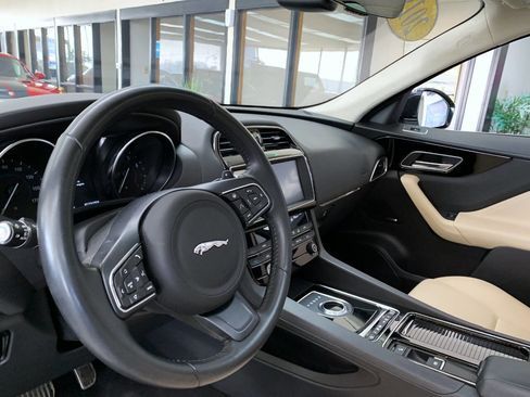 Used 2019 Jaguar F-PACE Premium image 9