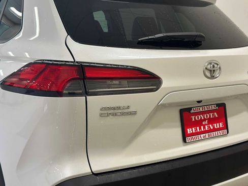 Certified 2023 Toyota Corolla Cross XLE w/ Convenience Package image 7
