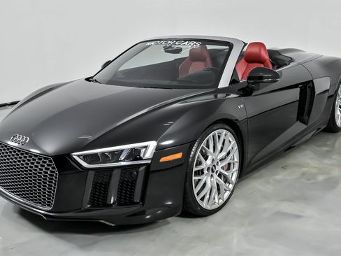 Used 2017 Audi R8 V10 w/ Ceramic Brake Package image 6