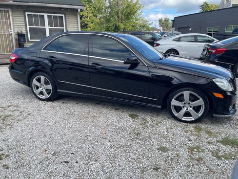 Used 2010 Mercedes-Benz E 350 4MATIC Sedan image 16