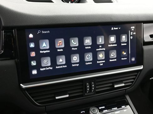 Certified 2022 Porsche Cayenne AWD/4WD image 21