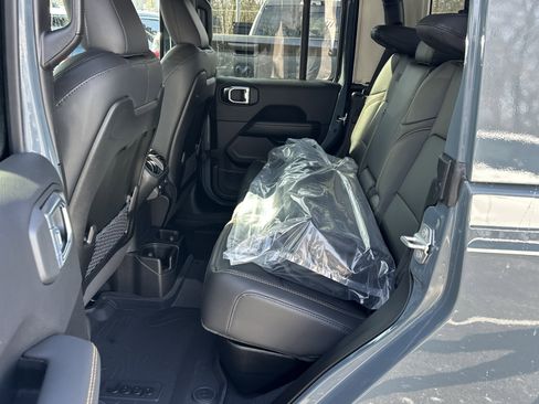 New 2026 Jeep Gladiator Sahara image 31