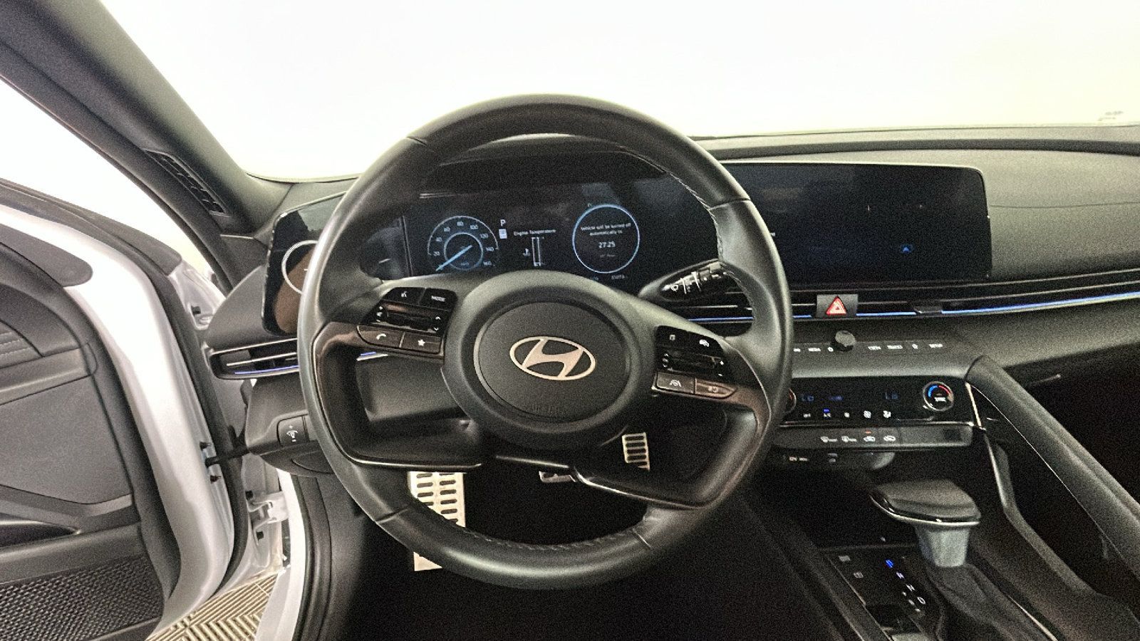 Used 2025 Hyundai Elantra SEL FWD image 17
