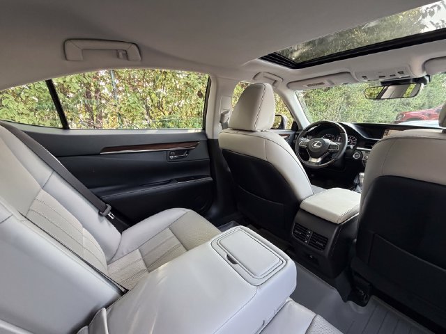 Used 2017 Lexus ES 350 w/ Luxury Package FWD image 35