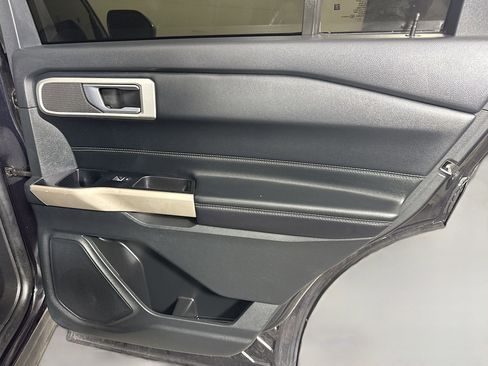 Used 2022 Ford Explorer XLT image 28