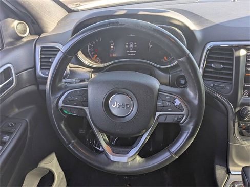 Used 2018 Jeep Grand Cherokee Altitude image 16