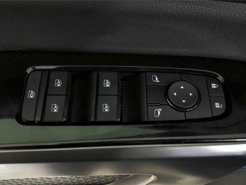 Used 2023 Nissan Pathfinder SL image 18