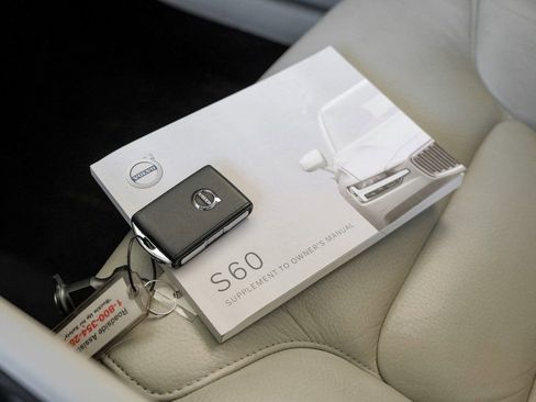 Used 2021 Volvo S60 T5 Momentum image 58