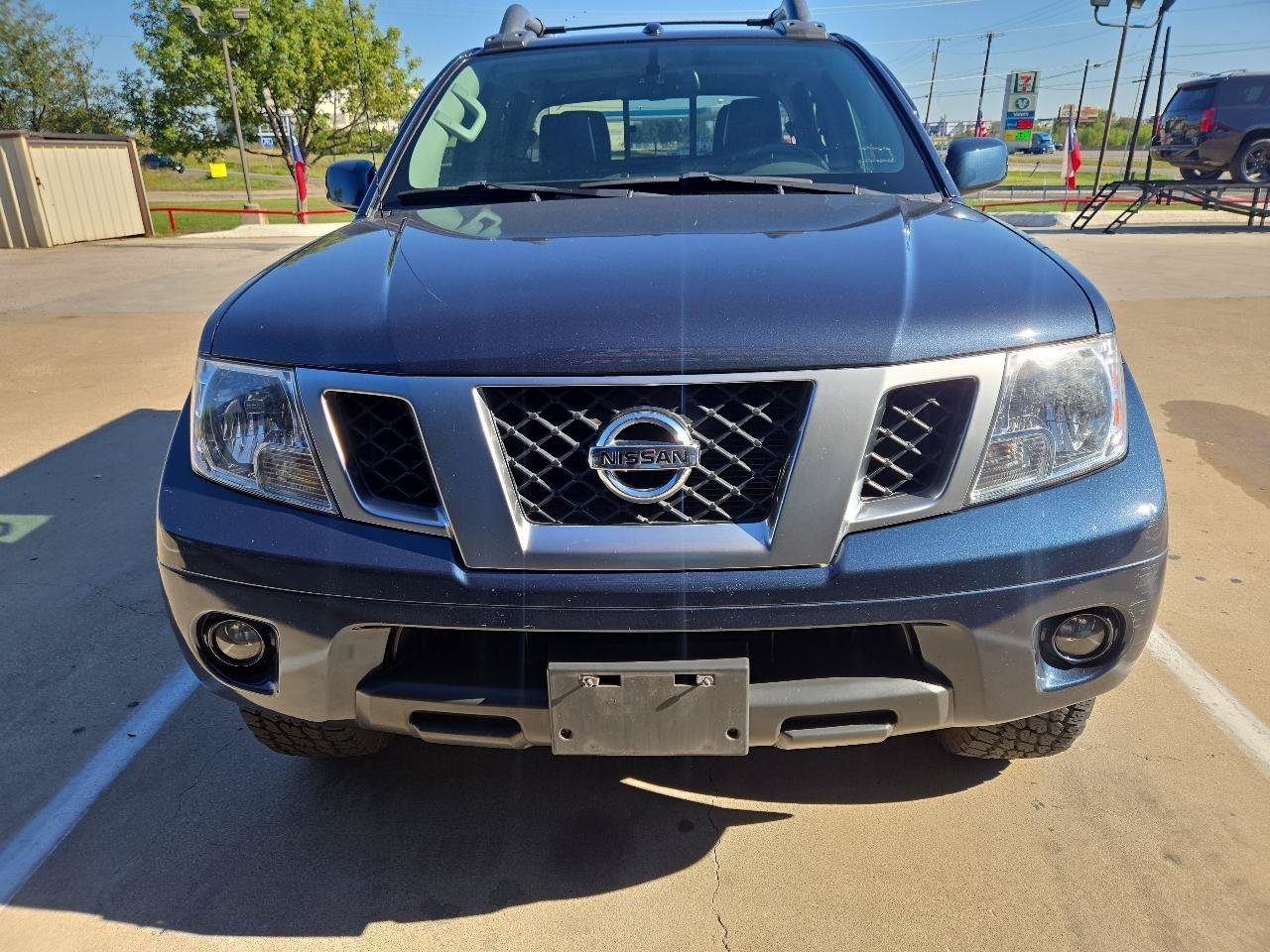 Used 2017 Nissan Frontier PRO-4X w/ Pro-4x Luxury Package AWD/4WD image 2