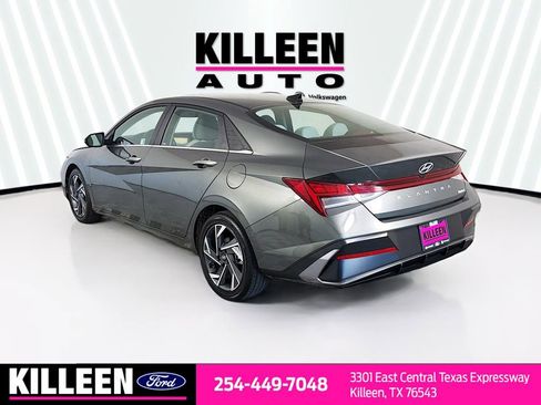 Used 2025 Hyundai Elantra Limited FWD image 6