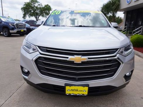 Used 2020 Chevrolet Traverse LT w/ LT Premium Package image 2
