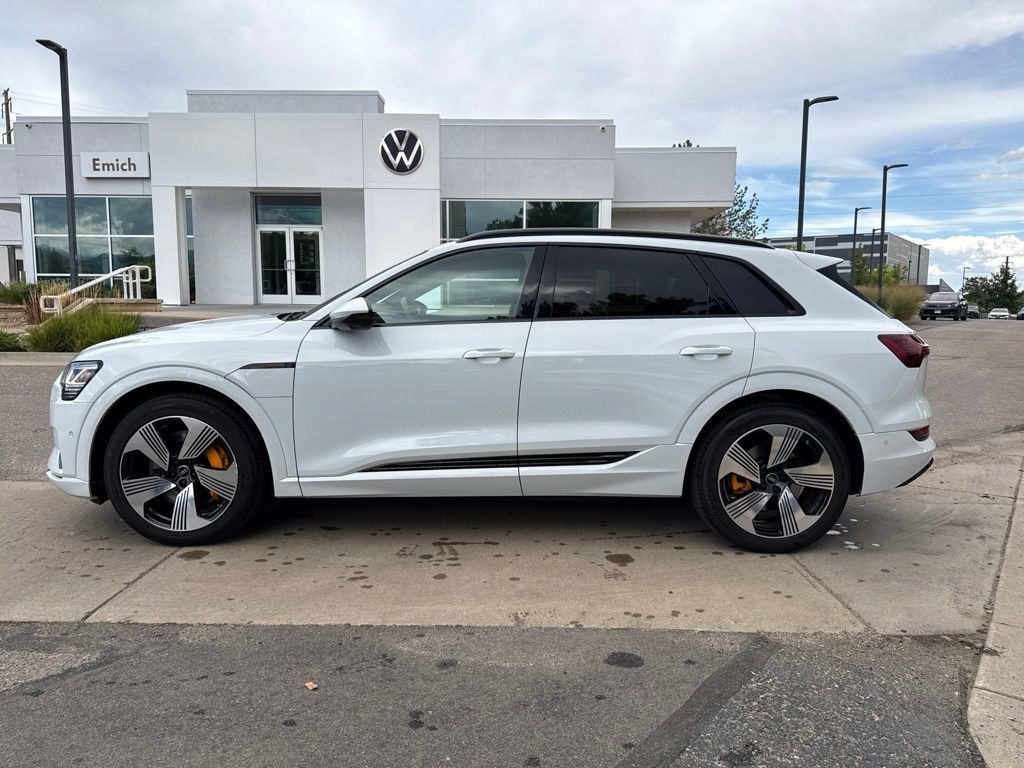 Used 2023 Audi e-tron Premium Plus w/ Premium Plus Package AWD/4WD image 2