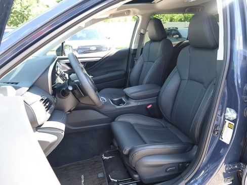 Certified 2025 Subaru Outback Limited AWD/4WD image 8