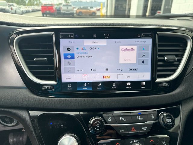 Used 2026 Chrysler Pacifica Select FWD image 16
