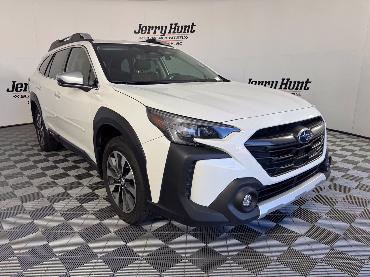 Used 2023 Subaru Outback Touring XT w/ Tech Package 2 AWD/4WD image 6