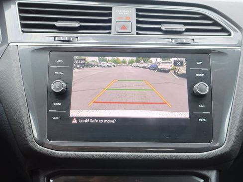 Used 2024 Volkswagen Tiguan SE AWD/4WD image 26