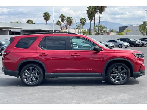 Used 2025 Honda Pilot Sport image 7