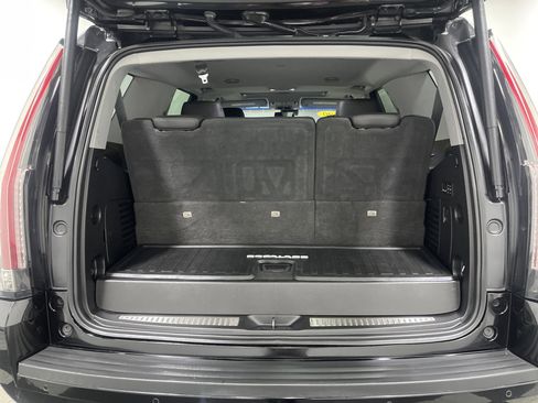 Used 2020 Cadillac Escalade Luxury image 18
