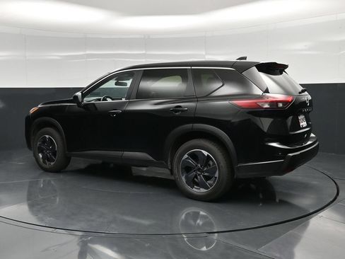 Used 2024 Nissan Rogue SV AWD/4WD image 7