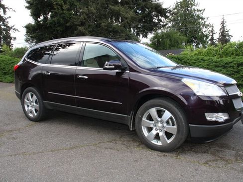 Used 2010 Chevrolet Traverse LTZ AWD/4WD image 2