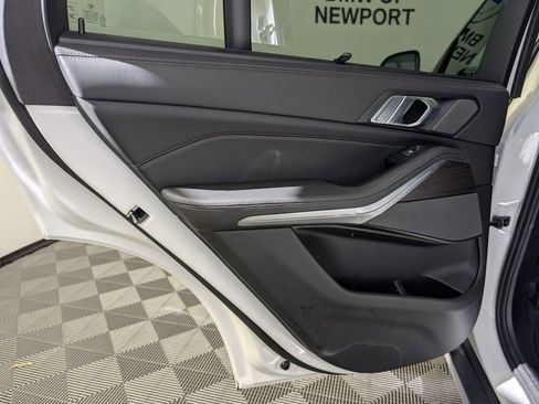 Used 2026 BMW X5 xDrive40i w/ Premium Package AWD/4WD image 18