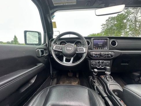 Used 2023 Jeep Wrangler Unlimited Sahara w/ Cold Weather Group AWD/4WD image 17