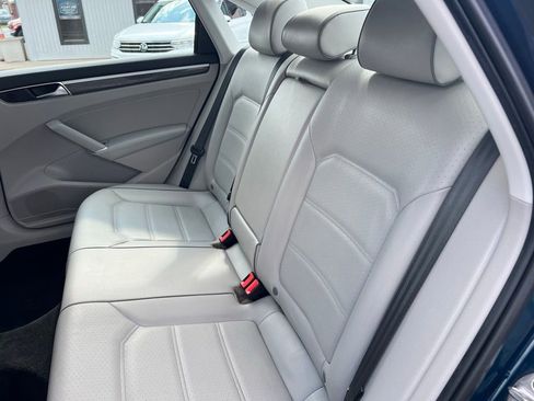 Used 2018 Volkswagen Passat 2.0T SE FWD image 15