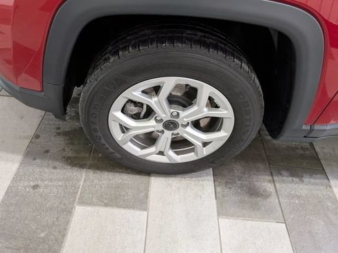 Used 2025 Jeep Compass Latitude AWD/4WD image 7