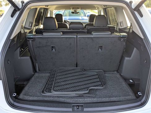 Used 2025 Volkswagen Atlas SE w/ Black Wheel Package image 13