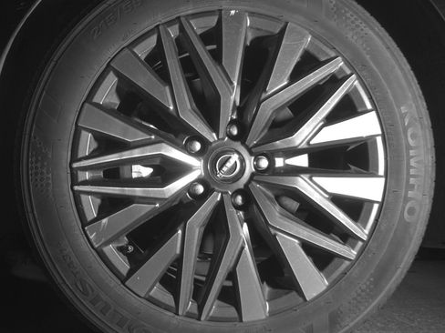 Used 2025 Nissan Altima 2.5 SV FWD image 12