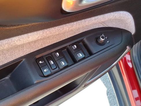 Used 2023 Jeep Compass Latitude image 4