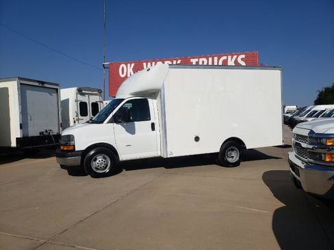 Used 2019 Chevrolet Express 3500 w/ Power Convenience Package RWD image 2