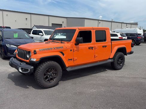 Used 2025 Jeep Gladiator Sport AWD/4WD image 2
