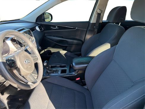 Used 2017 Kia Sorento LX image 10